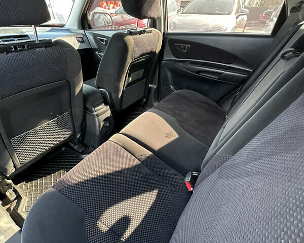 Сірий Хендай Туксон, об'ємом двигуна 1.98 л та пробігом 207 тис. км за 6900 $, фото 22 на Automoto.ua