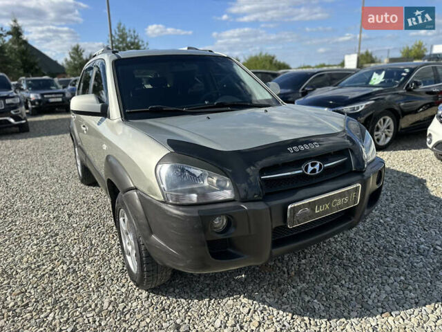 Сірий Хендай Туксон, об'ємом двигуна 1.98 л та пробігом 207 тис. км за 6900 $, фото 2 на Automoto.ua