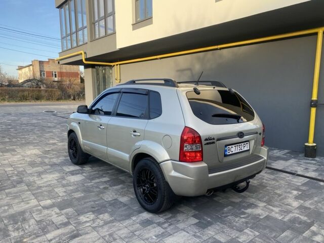 Серый Хендай Туксон, объемом двигателя 2.7 л и пробегом 172 тыс. км за 7500 $, фото 1 на Automoto.ua