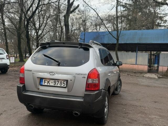 Сірий Хендай Туксон, об'ємом двигуна 2.7 л та пробігом 370 тис. км за 2900 $, фото 4 на Automoto.ua