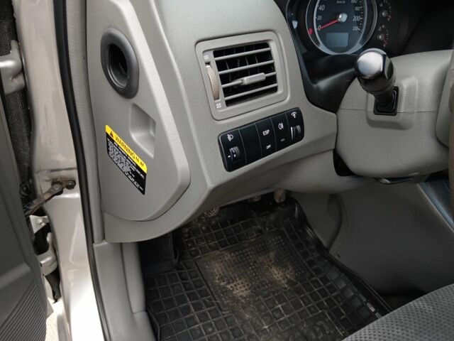 Серый Хендай Туксон, объемом двигателя 2 л и пробегом 267 тыс. км за 7200 $, фото 15 на Automoto.ua