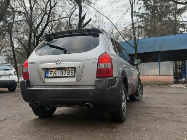 Сірий Хендай Туксон, об'ємом двигуна 2.7 л та пробігом 370 тис. км за 2900 $, фото 5 на Automoto.ua
