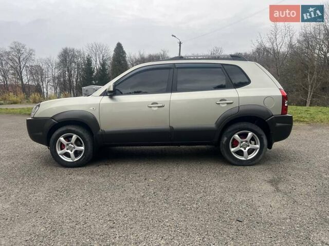 Серый Хендай Туксон, объемом двигателя 1.98 л и пробегом 205 тыс. км за 6700 $, фото 9 на Automoto.ua