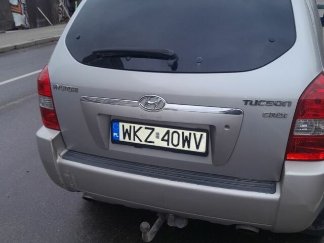 Сірий Хендай Туксон, об'ємом двигуна 2 л та пробігом 310 тис. км за 3884 $, фото 3 на Automoto.ua