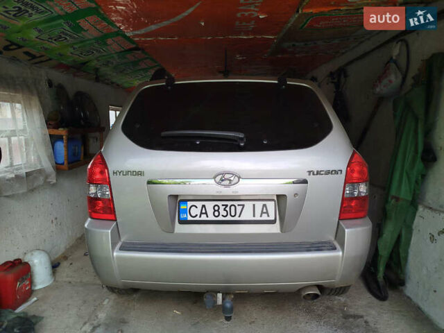 Сірий Хендай Туксон, об'ємом двигуна 1.98 л та пробігом 203 тис. км за 7200 $, фото 10 на Automoto.ua