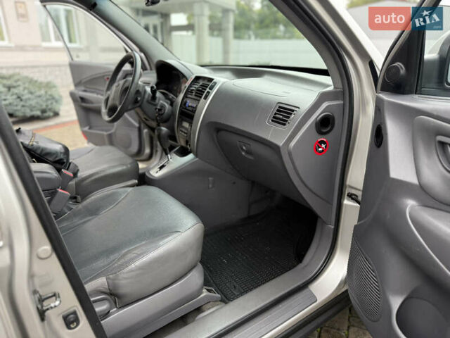 Сірий Хендай Туксон, об'ємом двигуна 1.99 л та пробігом 252 тис. км за 7700 $, фото 24 на Automoto.ua