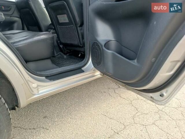 Серый Хендай Туксон, объемом двигателя 1.98 л и пробегом 181 тыс. км за 7000 $, фото 14 на Automoto.ua