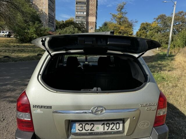 Хендай Туксон 2006 в Краматорске на Automoto.ua Серый Хендай Туксон, объемом двигателя 2 л и пробегом 300 тыс. км за 3500 $, фото 7 на Automoto.ua