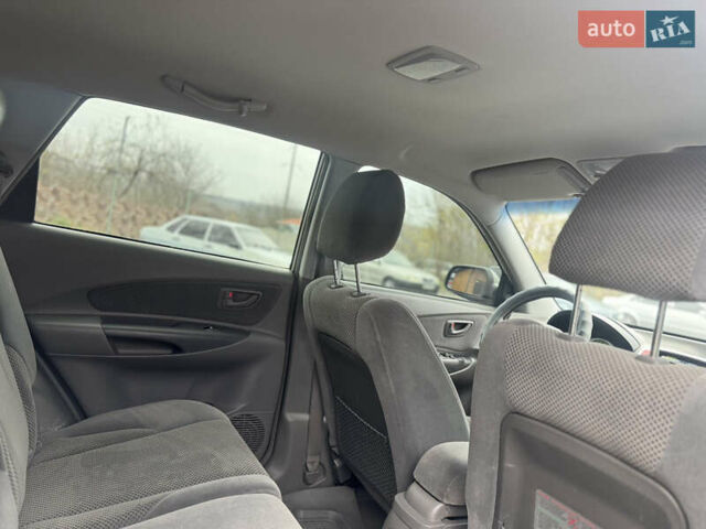 Серый Хендай Туксон, объемом двигателя 1.98 л и пробегом 241 тыс. км за 7000 $, фото 47 на Automoto.ua