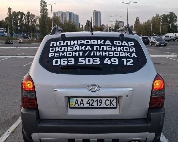 Серый Хендай Туксон, объемом двигателя 1.98 л и пробегом 298 тыс. км за 7100 $, фото 8 на Automoto.ua