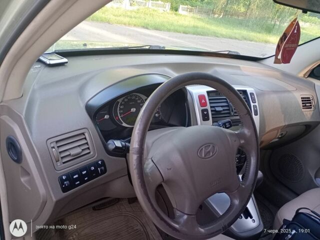Сірий Хендай Туксон, об'ємом двигуна 2 л та пробігом 270 тис. км за 7000 $, фото 7 на Automoto.ua