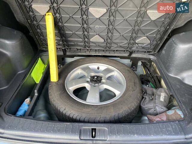 Серый Хендай Туксон, объемом двигателя 1.98 л и пробегом 220 тыс. км за 8500 $, фото 8 на Automoto.ua