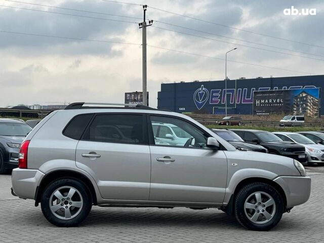 Сірий Хендай Туксон, об'ємом двигуна 2 л та пробігом 263 тис. км за 7440 $, фото 8 на Automoto.ua