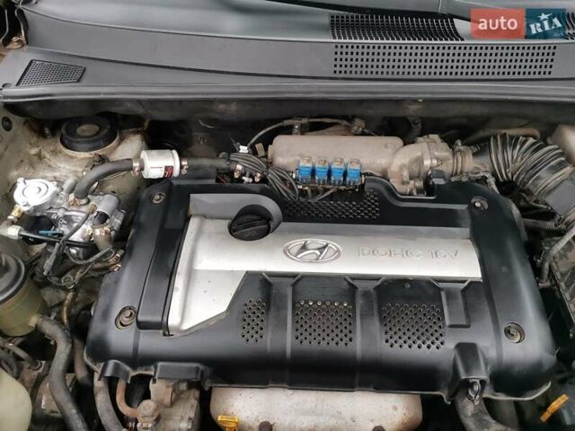 Сірий Хендай Туксон, об'ємом двигуна 1.98 л та пробігом 160 тис. км за 8000 $, фото 12 на Automoto.ua