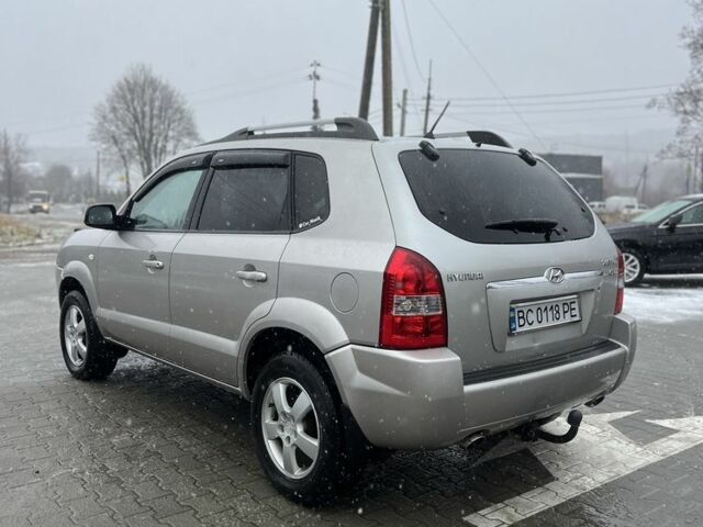 Сірий Хендай Туксон, об'ємом двигуна 2 л та пробігом 241 тис. км за 6700 $, фото 5 на Automoto.ua