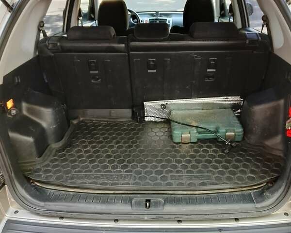 Сірий Хендай Туксон, об'ємом двигуна 2 л та пробігом 277 тис. км за 8000 $, фото 17 на Automoto.ua