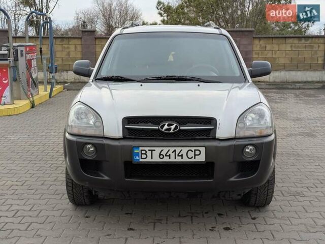 Сірий Хендай Туксон, об'ємом двигуна 2 л та пробігом 251 тис. км за 6999 $, фото 7 на Automoto.ua