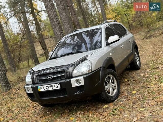 Хендай Туксон 2006 в Киеве на Automoto.ua Серый Хендай Туксон, объемом двигателя 1.98 л и пробегом 198 тыс. км за 7100 $, фото 6 на Automoto.ua