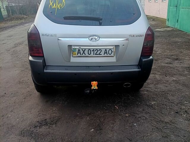 Сірий Хендай Туксон, об'ємом двигуна 2 л та пробігом 300 тис. км за 7000 $, фото 2 на Automoto.ua