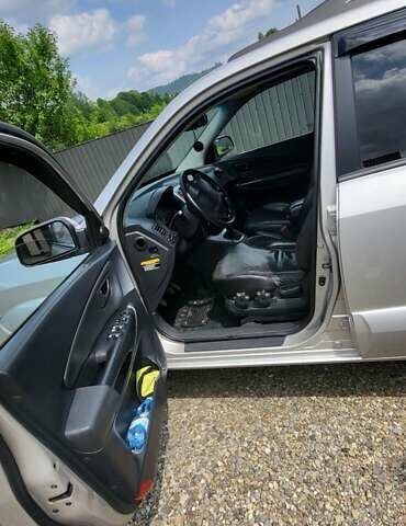 Серый Хендай Туксон, объемом двигателя 2 л и пробегом 260 тыс. км за 7000 $, фото 7 на Automoto.ua