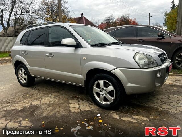 Серый Хендай Туксон, объемом двигателя 2 л и пробегом 228 тыс. км за 8000 $, фото 3 на Automoto.ua