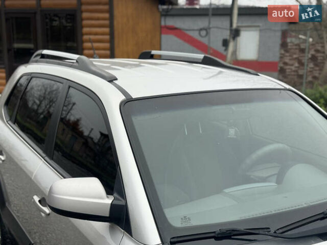 Серый Хендай Туксон, объемом двигателя 1.98 л и пробегом 241 тыс. км за 7000 $, фото 68 на Automoto.ua