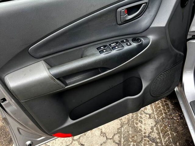 Серый Хендай Туксон, объемом двигателя 2 л и пробегом 228 тыс. км за 8000 $, фото 5 на Automoto.ua