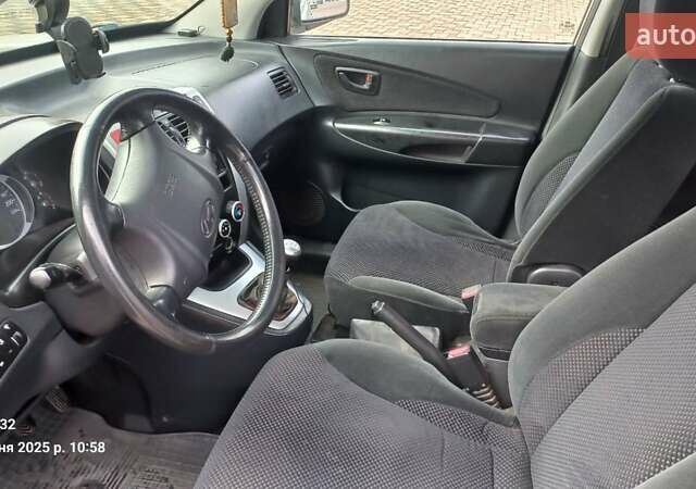 Серый Хендай Туксон, объемом двигателя 1.99 л и пробегом 303 тыс. км за 6500 $, фото 7 на Automoto.ua