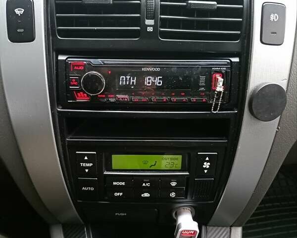 Сірий Хендай Туксон, об'ємом двигуна 1.99 л та пробігом 252 тис. км за 7000 $, фото 6 на Automoto.ua