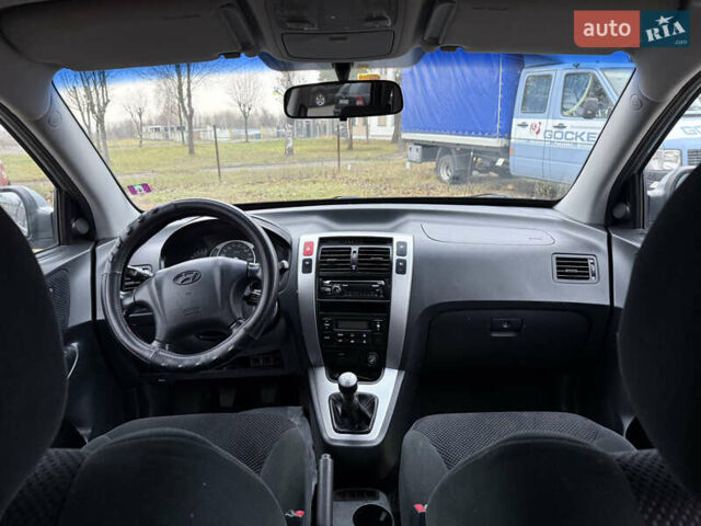 Серый Хендай Туксон, объемом двигателя 2 л и пробегом 231 тыс. км за 6999 $, фото 15 на Automoto.ua