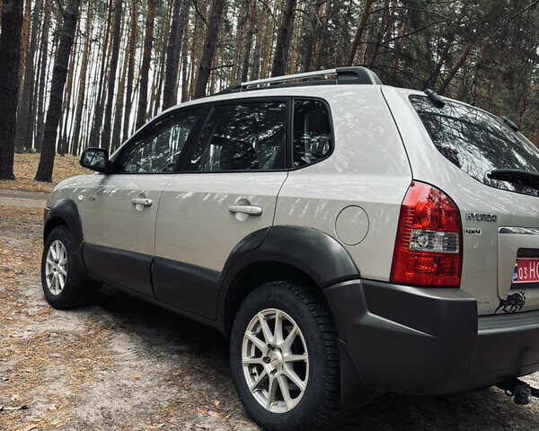 Сірий Хендай Туксон, об'ємом двигуна 1.98 л та пробігом 186 тис. км за 8200 $, фото 22 на Automoto.ua