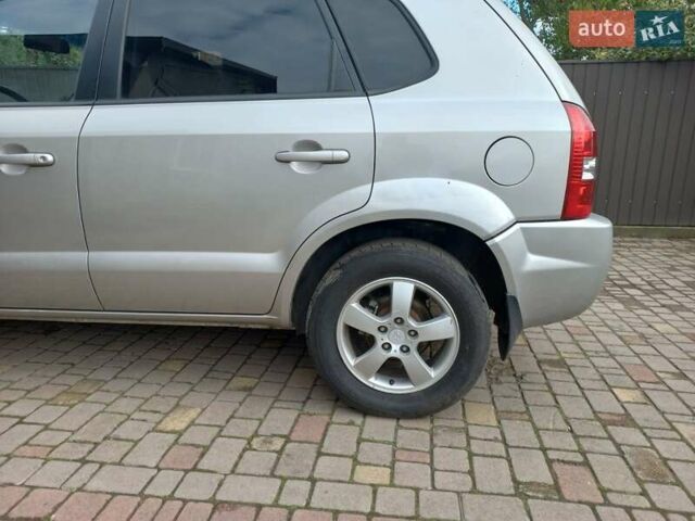 Серый Хендай Туксон, объемом двигателя 2 л и пробегом 224 тыс. км за 6900 $, фото 9 на Automoto.ua