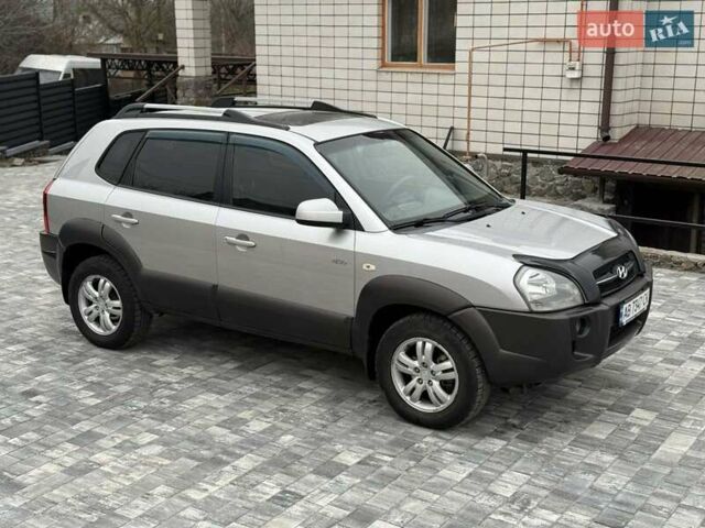 Серый Хендай Туксон, объемом двигателя 1.98 л и пробегом 252 тыс. км за 6950 $, фото 1 на Automoto.ua