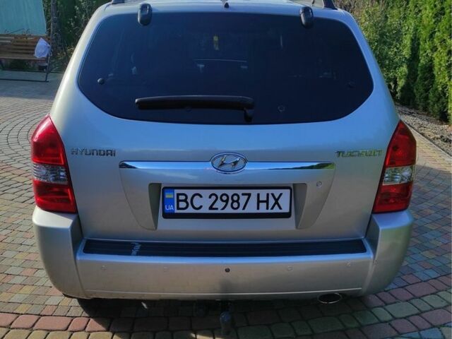 Сірий Хендай Туксон, об'ємом двигуна 2 л та пробігом 159 тис. км за 6700 $, фото 2 на Automoto.ua