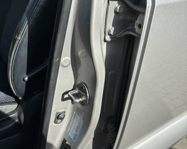 Сірий Хендай Туксон, об'ємом двигуна 1.99 л та пробігом 263 тис. км за 7600 $, фото 14 на Automoto.ua