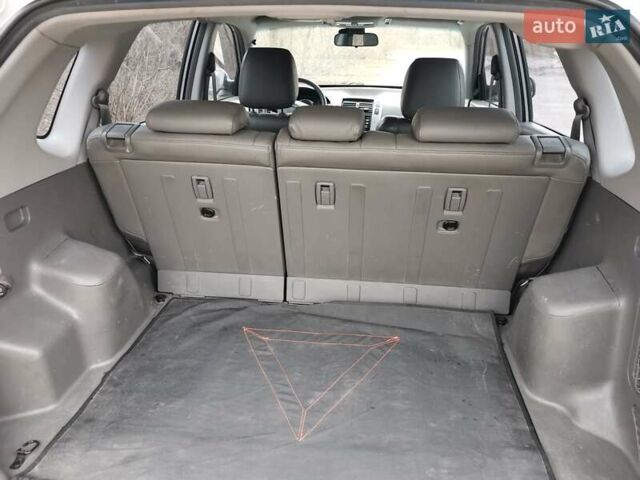 Сірий Хендай Туксон, об'ємом двигуна 1.98 л та пробігом 160 тис. км за 8000 $, фото 11 на Automoto.ua