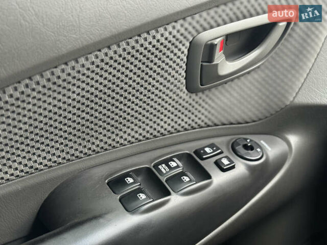 Серый Хендай Туксон, объемом двигателя 1.98 л и пробегом 241 тыс. км за 7000 $, фото 58 на Automoto.ua