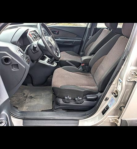 Серый Хендай Туксон, объемом двигателя 2 л и пробегом 167 тыс. км за 7000 $, фото 2 на Automoto.ua