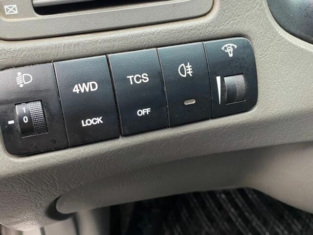 Серый Хендай Туксон, объемом двигателя 2 л и пробегом 189 тыс. км за 6700 $, фото 9 на Automoto.ua