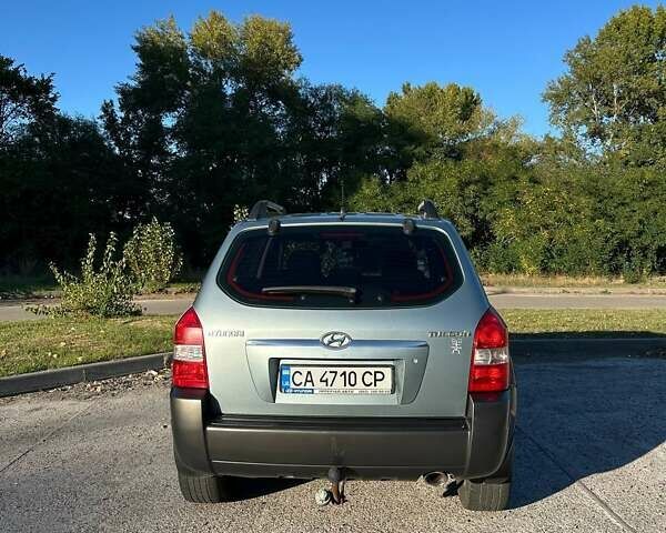 Сірий Хендай Туксон, об'ємом двигуна 2 л та пробігом 256 тис. км за 7500 $, фото 1 на Automoto.ua
