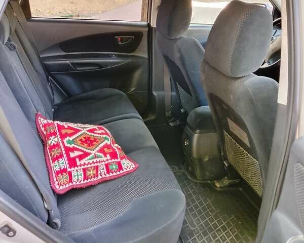 Сірий Хендай Туксон, об'ємом двигуна 2 л та пробігом 277 тис. км за 8000 $, фото 15 на Automoto.ua