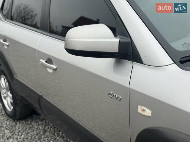 Серый Хендай Туксон, объемом двигателя 1.98 л и пробегом 241 тыс. км за 7000 $, фото 28 на Automoto.ua