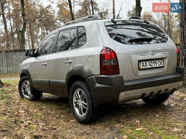 Хендай Туксон 2006 в Киеве на Automoto.ua Серый Хендай Туксон, объемом двигателя 1.98 л и пробегом 198 тыс. км за 7100 $, фото 17 на Automoto.ua