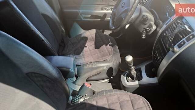 Сірий Хендай Туксон, об'ємом двигуна 2 л та пробігом 297 тис. км за 7300 $, фото 9 на Automoto.ua