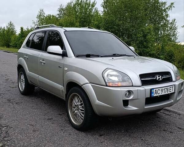 Серый Хендай Туксон, объемом двигателя 1.99 л и пробегом 222 тыс. км за 7800 $, фото 8 на Automoto.ua