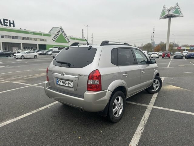 Серый Хендай Туксон, объемом двигателя 2 л и пробегом 176 тыс. км за 7300 $, фото 5 на Automoto.ua