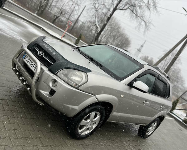 Сірий Хендай Туксон, об'ємом двигуна 1.99 л та пробігом 252 тис. км за 6700 $, фото 24 на Automoto.ua