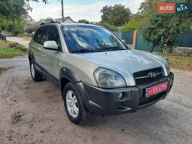 Сірий Хендай Туксон, об'ємом двигуна 2 л та пробігом 197 тис. км за 7800 $, фото 31 на Automoto.ua