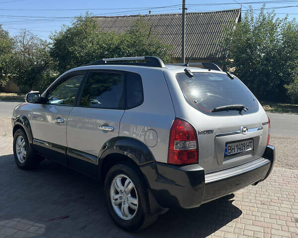 Сірий Хендай Туксон, об'ємом двигуна 1.98 л та пробігом 280 тис. км за 6700 $, фото 5 на Automoto.ua