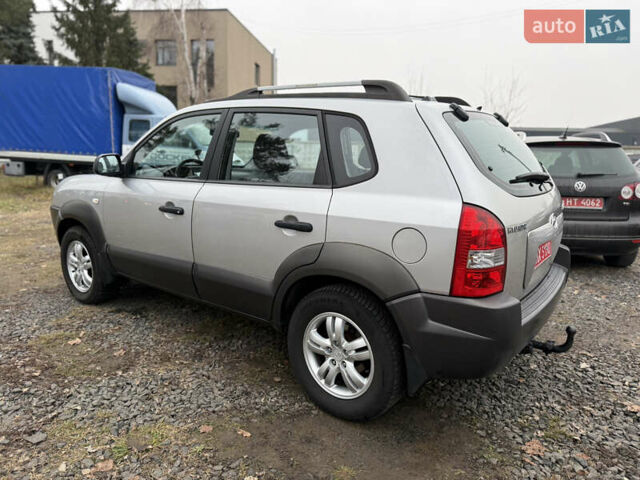 Сірий Хендай Туксон, об'ємом двигуна 2 л та пробігом 193 тис. км за 5999 $, фото 2 на Automoto.ua